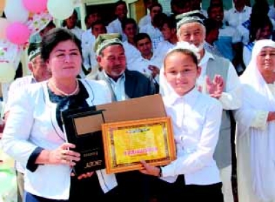 Энг аълочи ўқувчи ноутбук билан тақдирланди