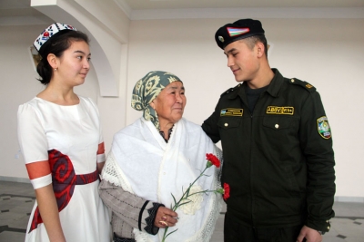 ОНАЛАР АСКАР ФАРЗАНДЛАРИ БИЛАН ДИЙДОРЛАШДИ