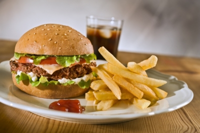 FAST-FOOD КЎЗ НУРИНИ ХИРАЛАШТИРАДИ