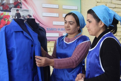 "Мустақиллик" тикувчилик мажмуаси қийин шароитларда яшаётган аёлларга умид берди